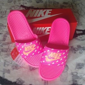 Hot pink polka dot USED Nike slides women’s size 10